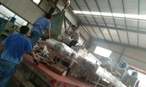 垂直提升機(jī)發(fā)貨現(xiàn)場 垂直提升機(jī)發(fā)貨現(xiàn)場